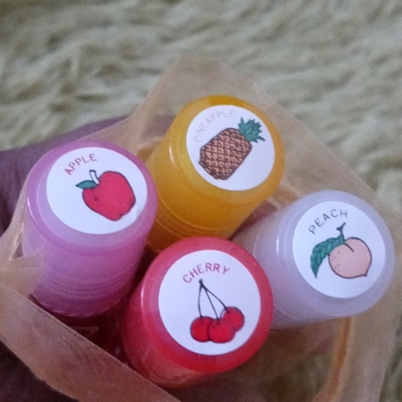 Lip gloss - Picture 2 of 4